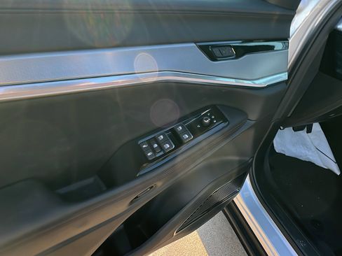 Used 2024 Jeep Wagoneer Launch Edition w/ Trailer Tow Group image 15