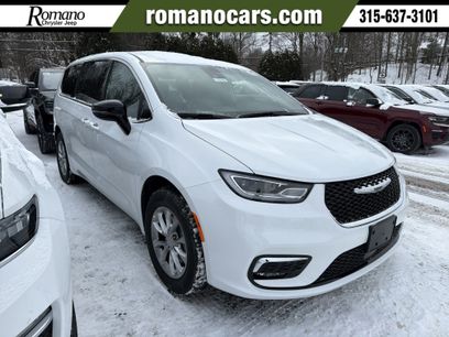 New 2026 Chrysler Pacifica Select