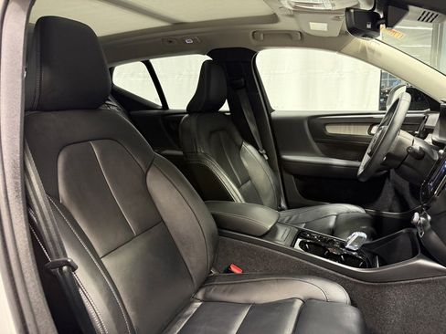 Used 2024 Volvo XC40 B5 Ultimate w/ Protection Package Premier image 28