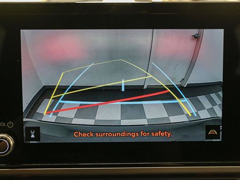 Used 2025 Toyota Camry SE w/ Convenience Package image 29