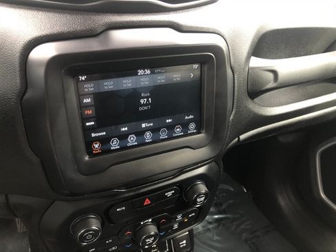 Used 2018 Jeep Renegade Latitude FWD image 13