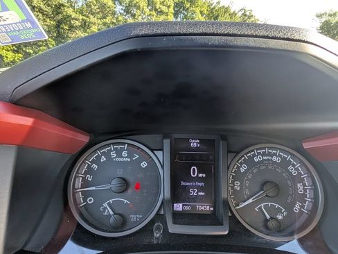 Certified 2018 Toyota Tacoma TRD Sport RWD image 22