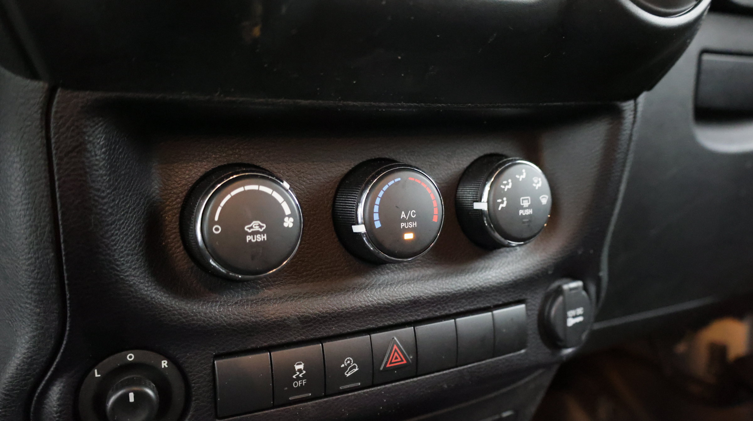 Used 2016 Jeep Wrangler Unlimited Sport AWD/4WD image 13