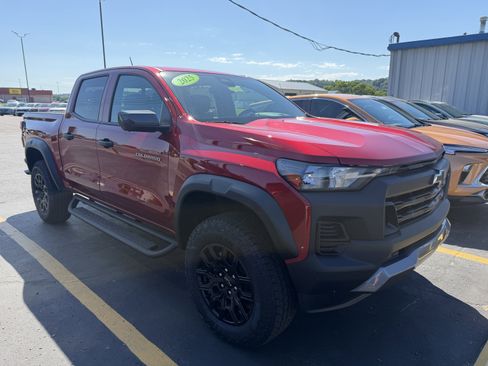 Used 2025 Chevrolet Colorado Trail Boss AWD/4WD image 2