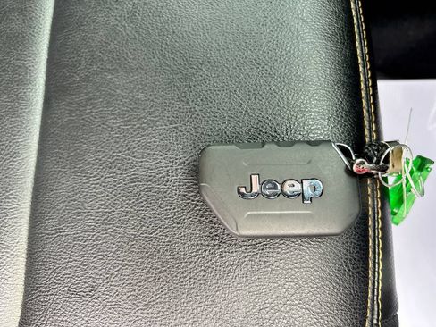 Used 2024 Jeep Wrangler Unlimited Sahara AWD/4WD image 38