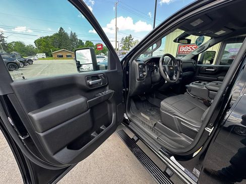 Used 2022 Chevrolet Silverado 2500 Custom w/ Custom Value Package AWD/4WD image 10