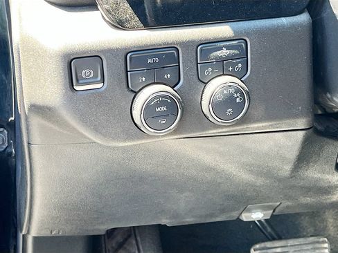 Used 2022 Chevrolet Silverado 1500 LT AWD/4WD image 10