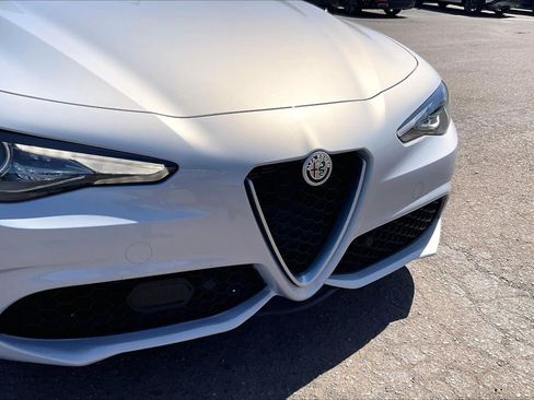 Used 2023 Alfa Romeo Giulia Ti AWD/4WD image 5