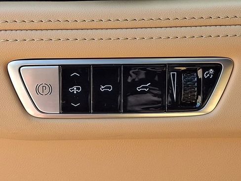 Certified 2025 Cadillac Escalade IQ Luxury 2 AWD/4WD image 23