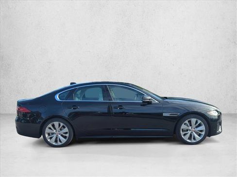 Used 2021 Jaguar XF R-Dynamic SE image 4