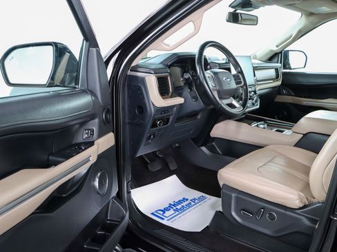 Used 2023 Ford Expedition Max Limited image 3