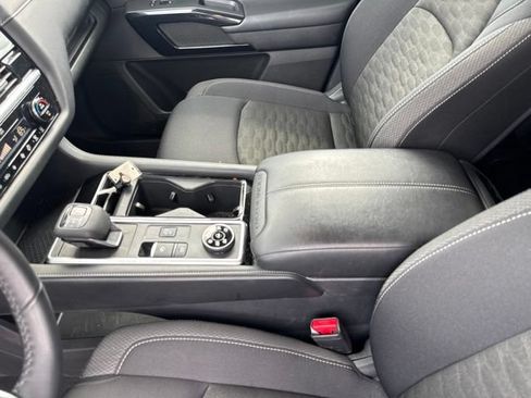 Used 2025 Nissan Pathfinder SV AWD/4WD image 16