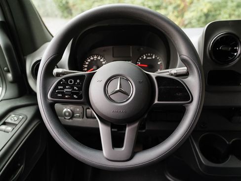 Used 2023 Mercedes-Benz Sprinter 3500 image 28
