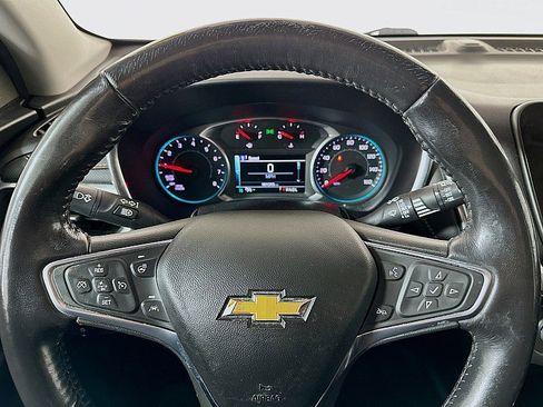 Used 2018 Chevrolet Equinox Premier image 12