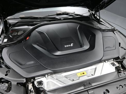 Used 2022 BMW i4 eDrive40 w/ M Sport Package RWD image 10
