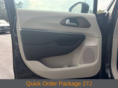 Used 2017 Chrysler Pacifica Touring-L Plus w/ Advanced Safetytec Group