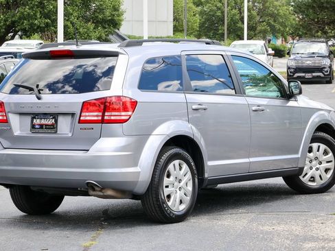 Used 2018 Dodge Journey SE FWD image 3