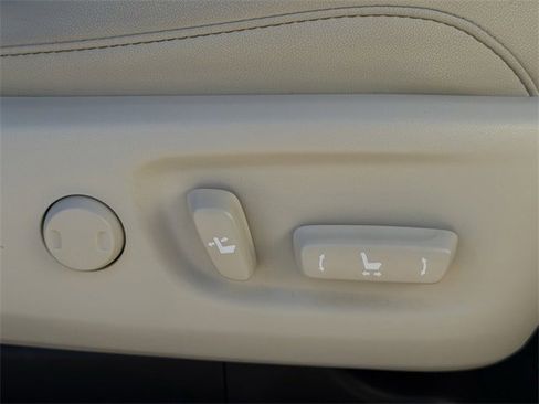 Used 2023 Lexus GX 460 Premium w/ Accessory Package image 32