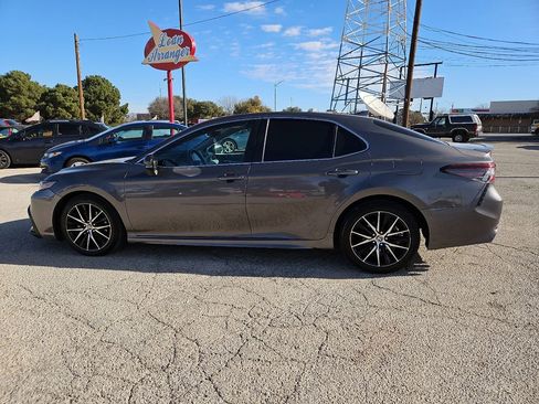 Used 2023 Toyota Camry SE image 6