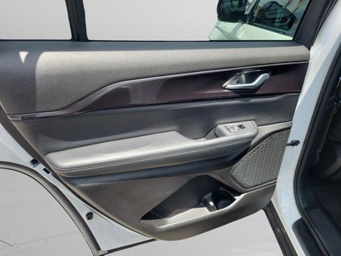 Used 2023 Jeep Grand Cherokee L Laredo AWD/4WD image 11