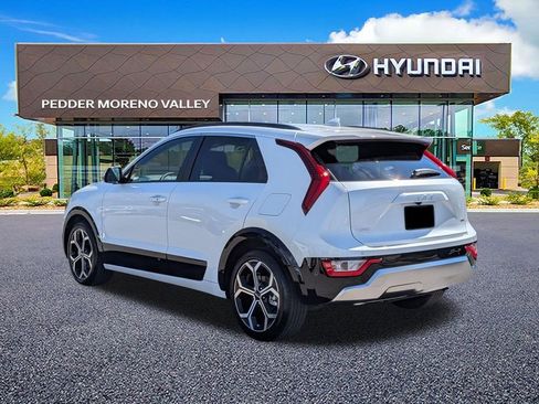 Used 2023 Kia Niro EX Touring image 6