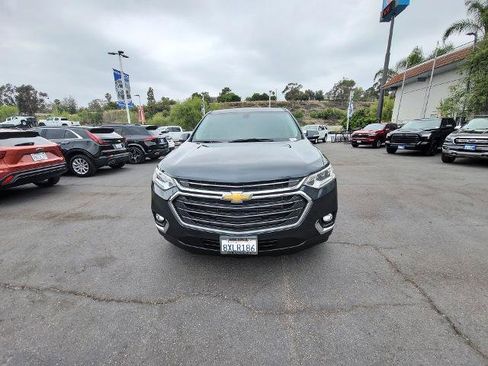 Used 2021 Chevrolet Traverse LT FWD image 3