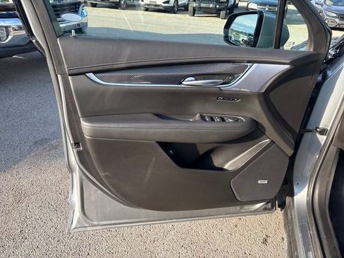 Used 2024 Cadillac XT6 Sport w/ Technology Package AWD/4WD image 7