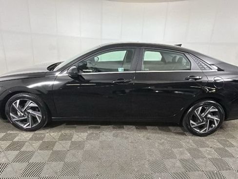 Used 2025 Hyundai Elantra SEL FWD image 5