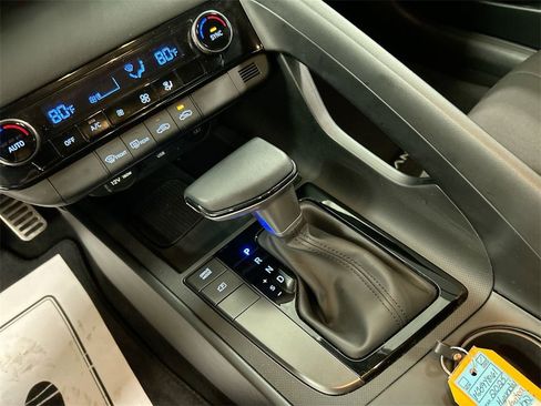 Used 2025 Hyundai Elantra Sport image 17