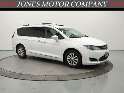 Used 2019 Chrysler Pacifica Touring-L FWD image 1