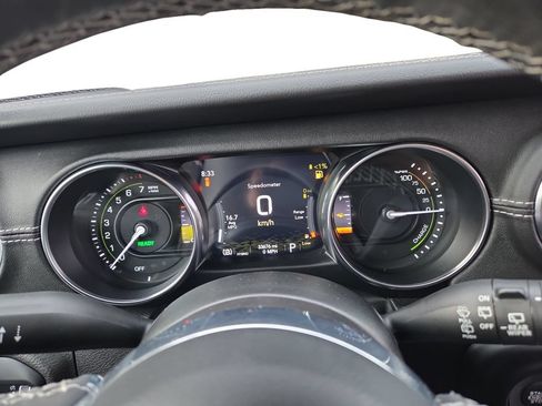 Used 2023 Jeep Wrangler Unlimited Sahara w/ Cold Weather Group AWD/4WD image 24