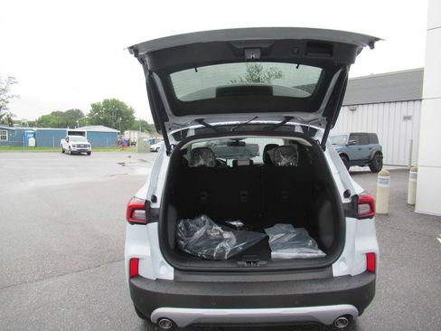 New 2025 Ford Escape SE w/ PHEV Premium Package image 16