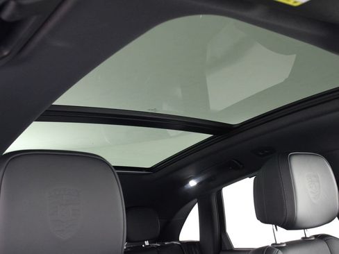 Certified 2026 Porsche Macan AWD/4WD image 25