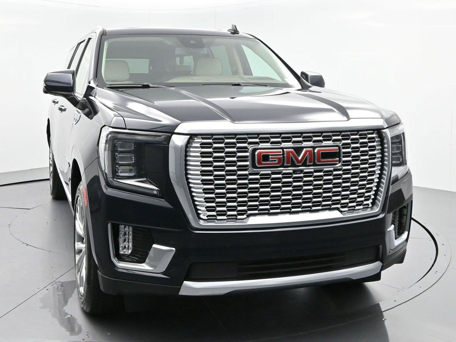 Used 2023 GMC Yukon XL Denali AWD/4WD image 2