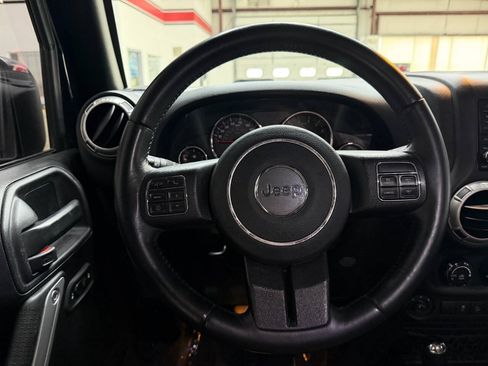 Used 2017 Jeep Wrangler Unlimited Sahara w/ Dual Top Group AWD/4WD image 22