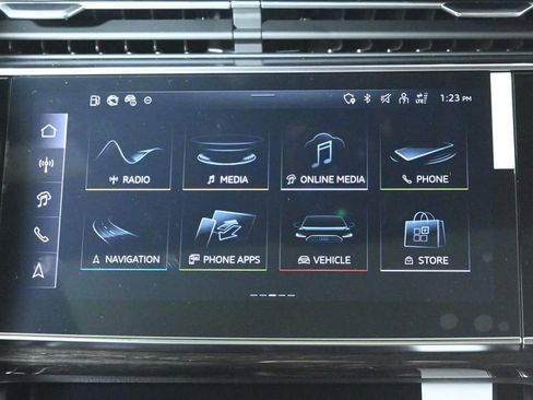 Used 2025 Audi Q8 Premium image 22