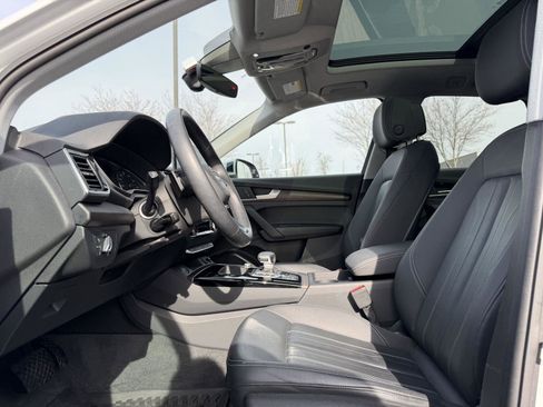 Used 2023 Audi Q5 2.0T Premium w/ Convenience Package image 14