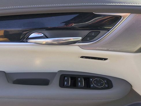 Used 2025 Cadillac XT6 Premium Luxury w/ Technology Package image 11