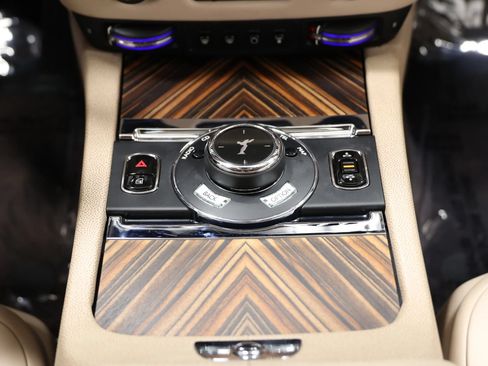 Used 2015 Rolls-Royce Wraith RWD image 59