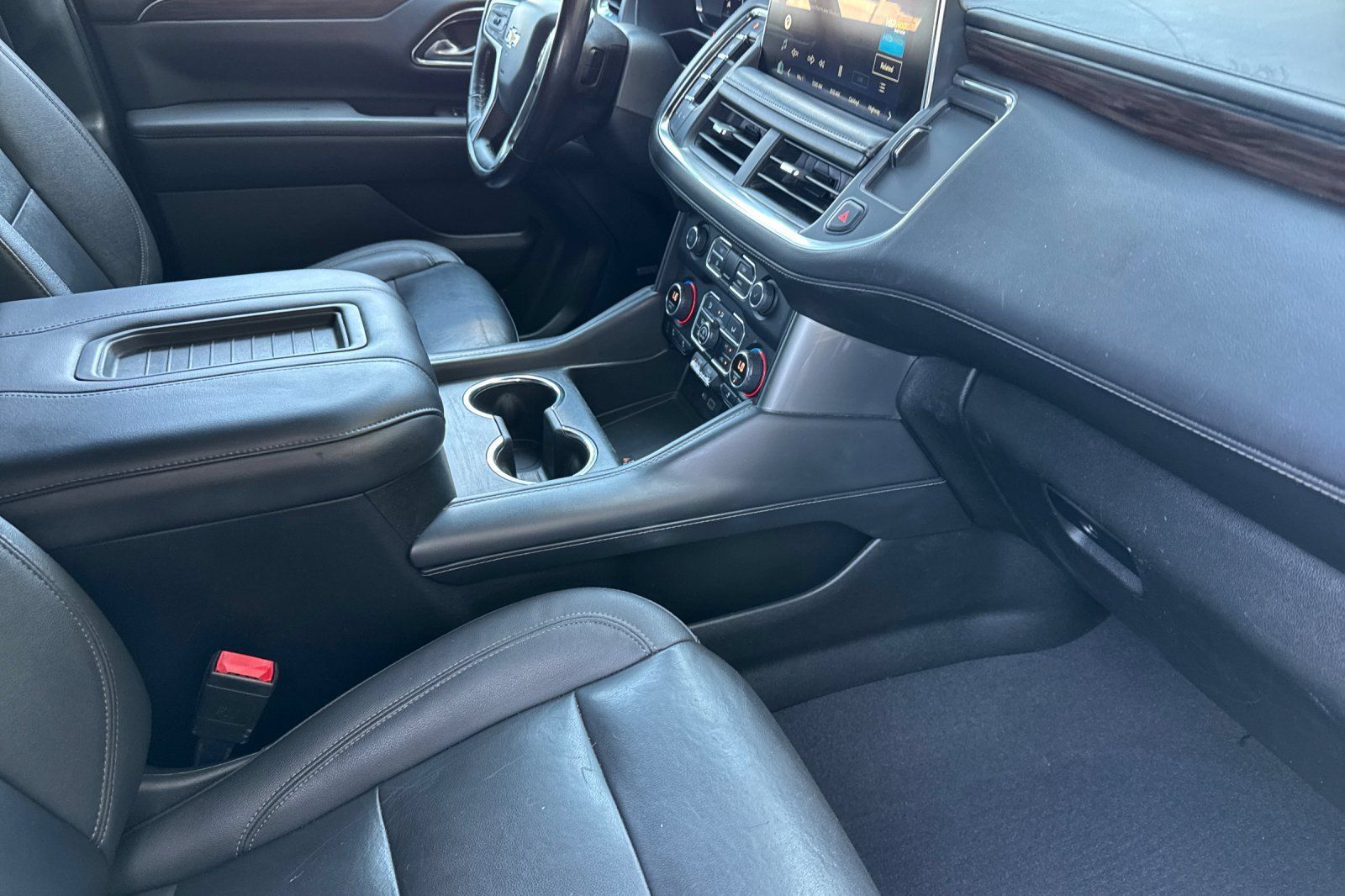 Used 2022 Chevrolet Suburban LT AWD/4WD image 19