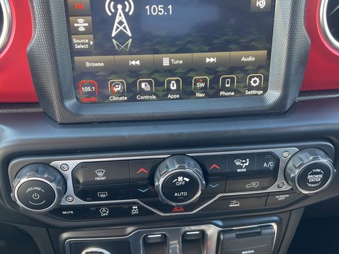 Used 2022 Jeep Wrangler Rubicon AWD/4WD image 16