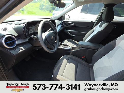 Used 2024 Chevrolet Trax LS w/ LS Convenience Package FWD image 8