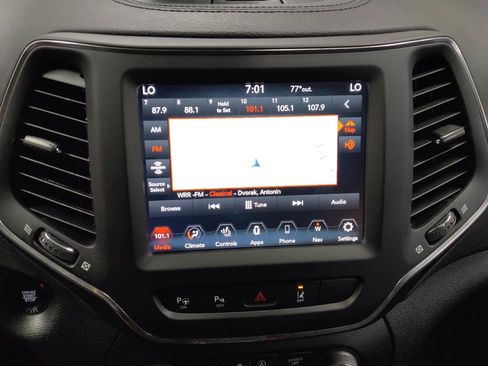 Used 2023 Jeep Cherokee Altitude Lux image 25