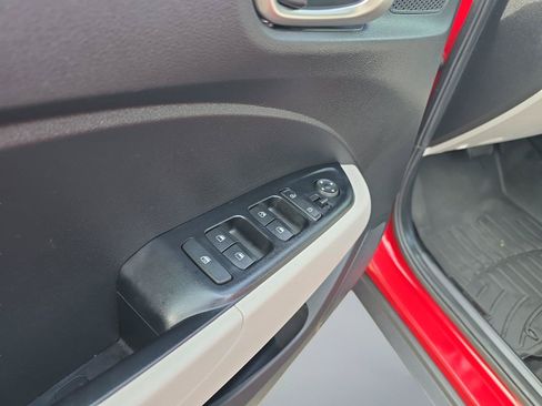 Used 2023 Hyundai Venue SEL FWD image 22
