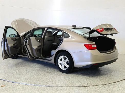 Used 2025 Chevrolet Malibu LS FWD image 11