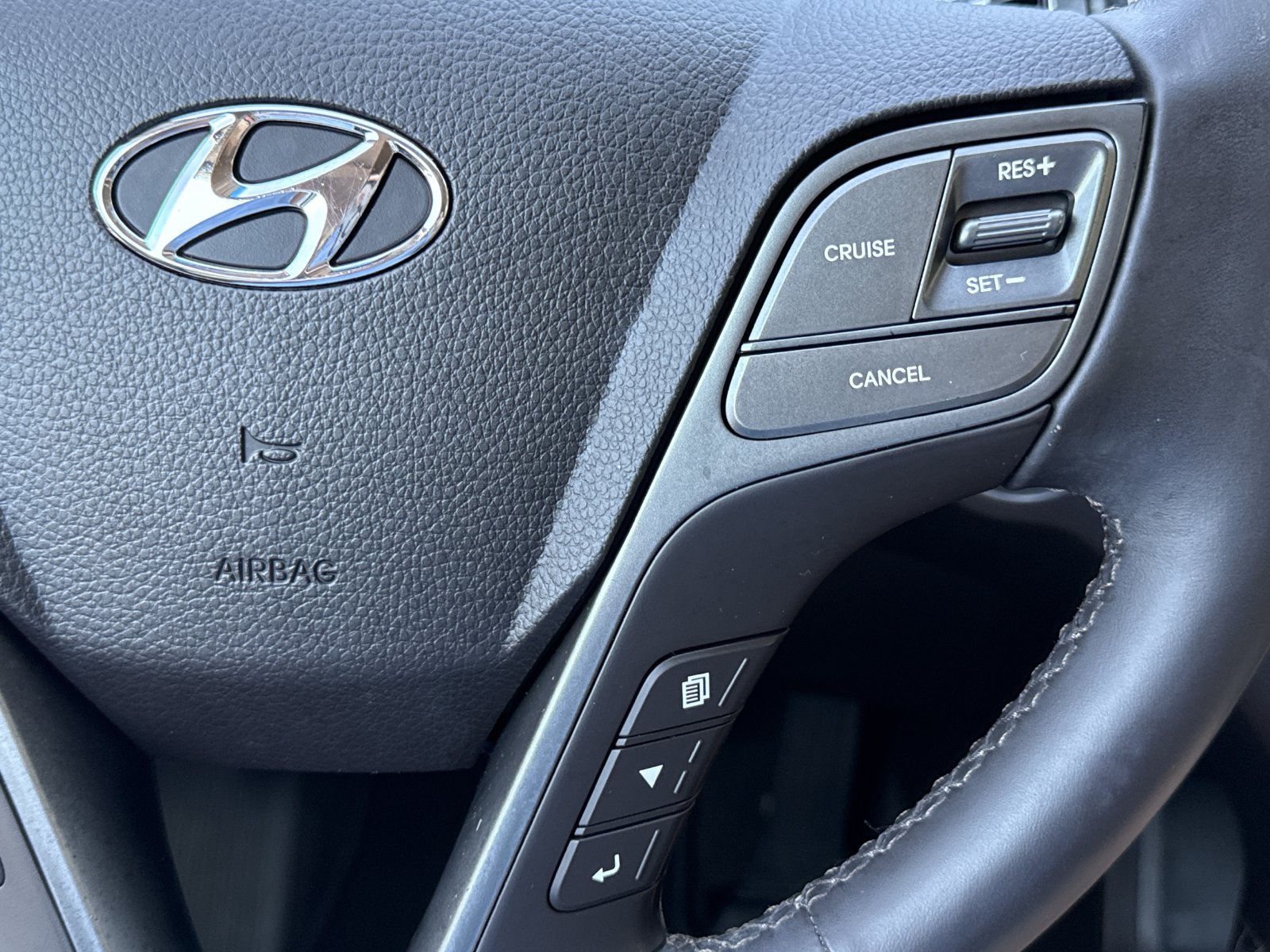 Used 2018 Hyundai Santa Fe Limited FWD image 25