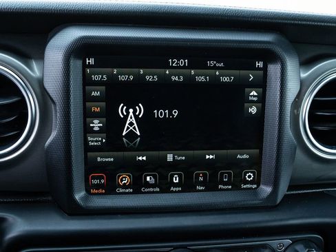 Used 2022 Jeep Wrangler Unlimited Sahara image 30