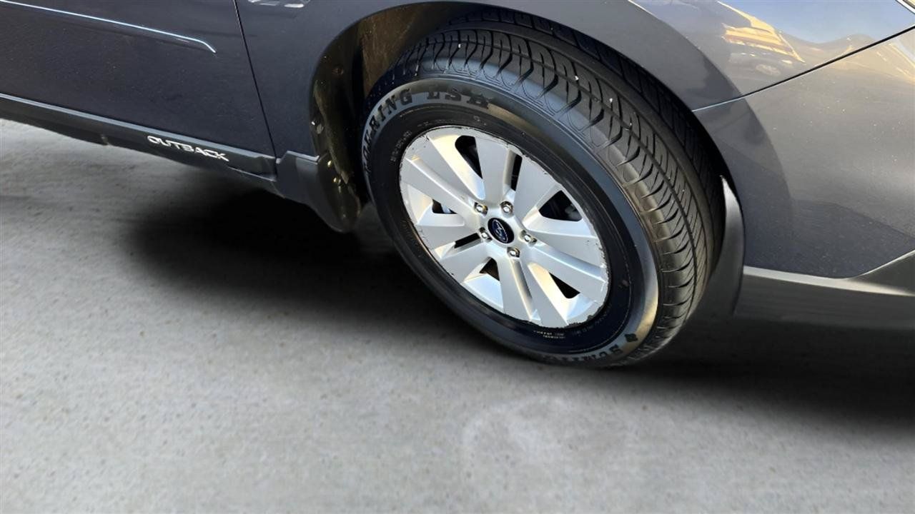 Used 2016 Subaru Outback 2.5i Premium AWD/4WD image 10