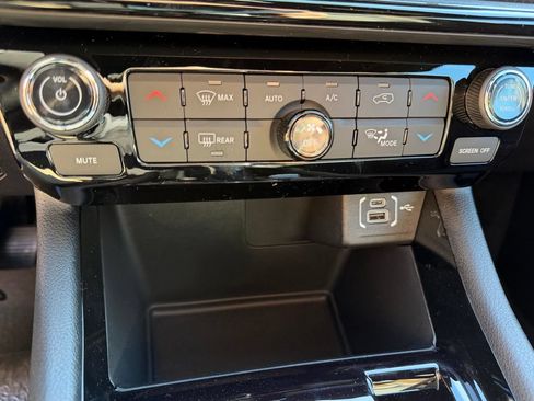 New 2026 Jeep Compass Latitude w/ Sun and Sound Group AWD/4WD image 20