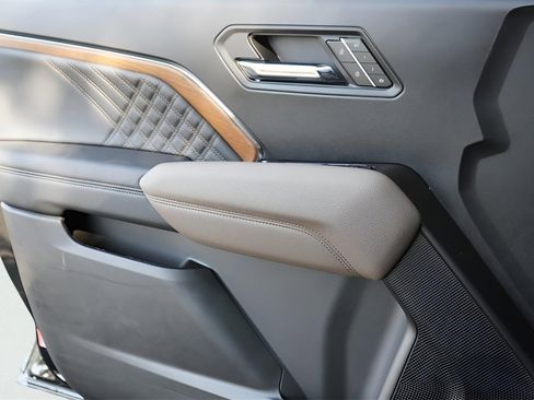 New 2026 GMC Canyon Denali image 17